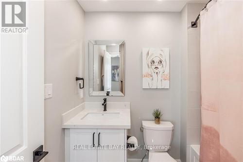 45 Wood Crescent, Essa, ON - Indoor Photo Showing Bathroom