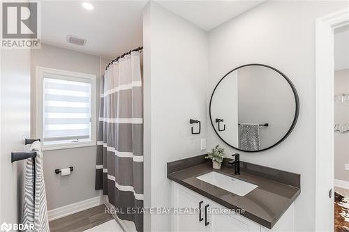 45 Wood Crescent, Essa (Angus), ON - Indoor Photo Showing Bathroom