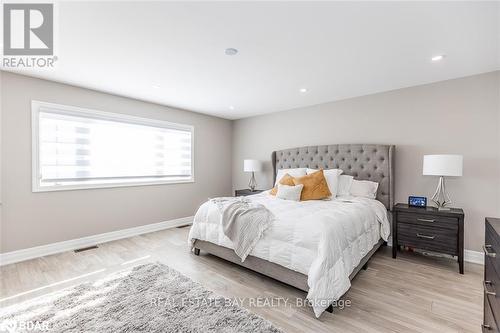 45 Wood Crescent, Essa, ON - Indoor Photo Showing Bedroom