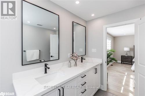 45 Wood Crescent, Essa (Angus), ON - Indoor Photo Showing Bathroom