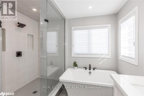 45 Wood Crescent, Essa, ON - Indoor Photo Showing Bathroom