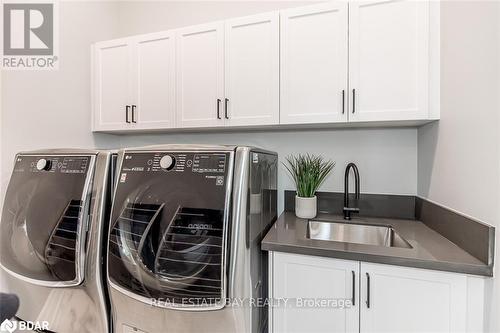 45 Wood Crescent, Essa (Angus), ON - Indoor Photo Showing Laundry Room