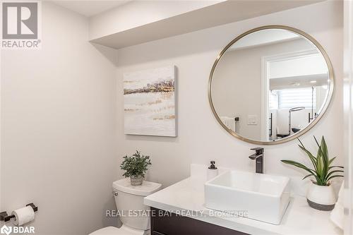 45 Wood Crescent, Essa, ON - Indoor Photo Showing Bathroom