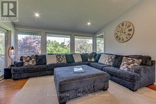 4504 East Road, Central Elgin (Port Stanley), ON - Indoor Photo Showing Living Room