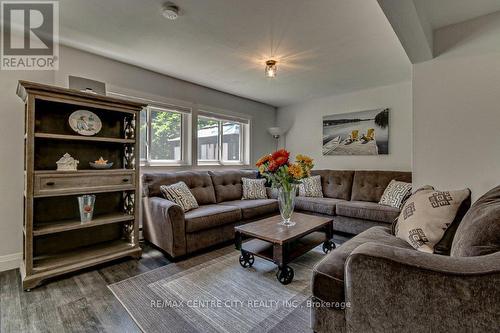 4504 East Road, Central Elgin (Port Stanley), ON - Indoor Photo Showing Living Room