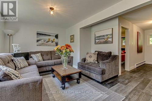 4504 East Road, Central Elgin (Port Stanley), ON - Indoor Photo Showing Living Room