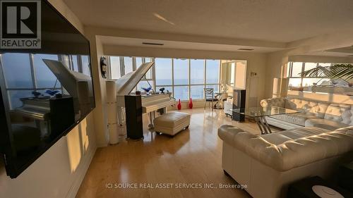 808 - 5280 Lakeshore Road, Burlington (Appleby), ON - Indoor Photo Showing Living Room