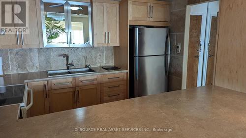 808 - 5280 Lakeshore Road, Burlington, ON - Indoor Photo Showing Kitchen With Double Sink With Upgraded Kitchen