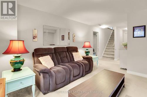 7 - 37 Brookside Terrace, West Lincoln, ON - Indoor Photo Showing Living Room