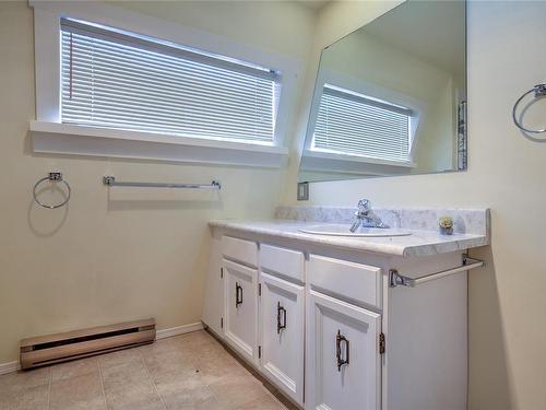 30-5951 Lakes Rd, Duncan, BC - Indoor Photo Showing Bathroom