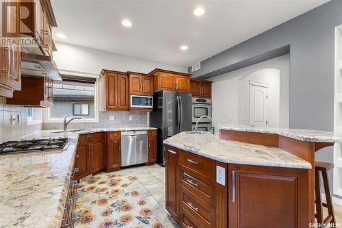 203 Zimmer Crescent, Saskatoon, SK - Indoor Photo Showing Kitchen