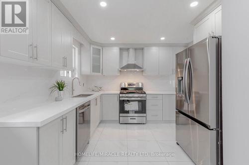 62 Elgin Drive, Brampton (Brampton South), ON - Indoor Photo Showing Kitchen With Double Sink With Upgraded Kitchen