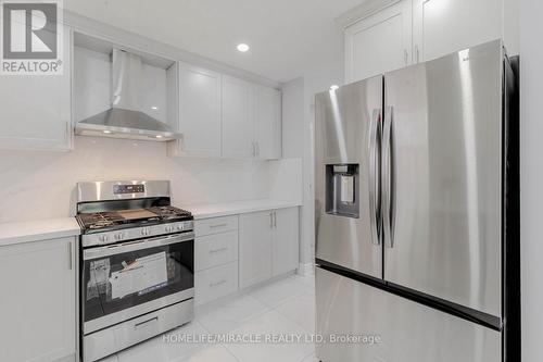 62 Elgin Drive, Brampton (Brampton South), ON - Indoor Photo Showing Kitchen