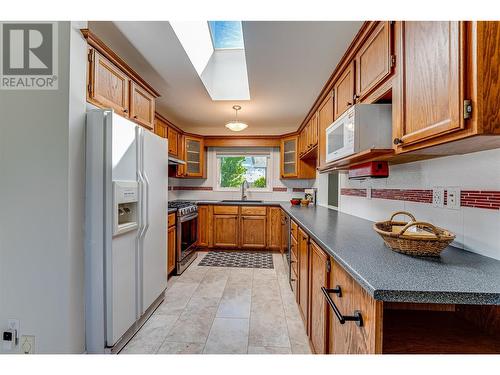 2303 19 Street, Vernon, BC - Indoor Photo Showing Kitchen