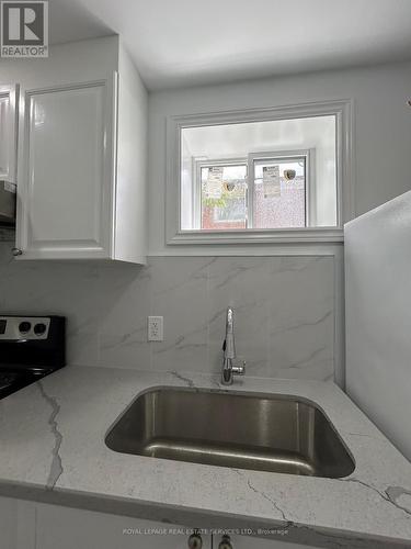 3383 Ellengale Drive, Mississauga (Erindale), ON - Indoor Photo Showing Kitchen