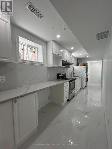 3383 Ellengale Drive, Mississauga (Erindale), ON - Indoor Photo Showing Kitchen