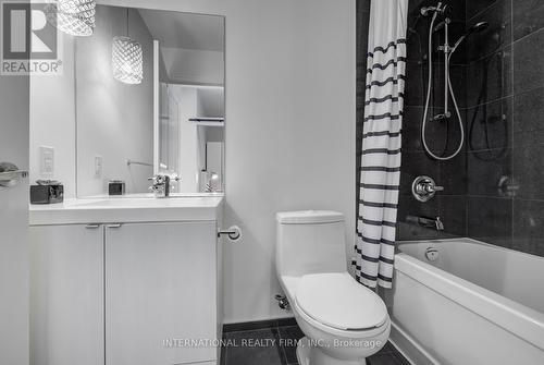 1503 - 8 The Esplanade, Toronto, ON - Indoor Photo Showing Bathroom