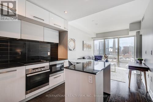 1503 - 8 The Esplanade, Toronto, ON - Indoor Photo Showing Kitchen With Upgraded Kitchen