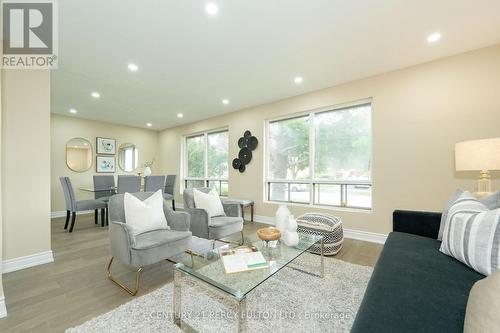 8 Bailey Crescent, Toronto (Woburn), ON - Indoor Photo Showing Living Room