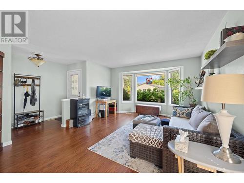 1255 Raymer Avenue Unit# 486, Kelowna, BC - Indoor Photo Showing Living Room