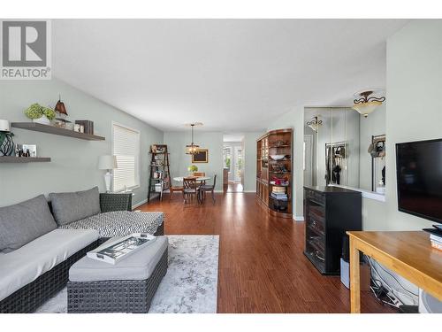 1255 Raymer Avenue Unit# 486, Kelowna, BC - Indoor Photo Showing Living Room