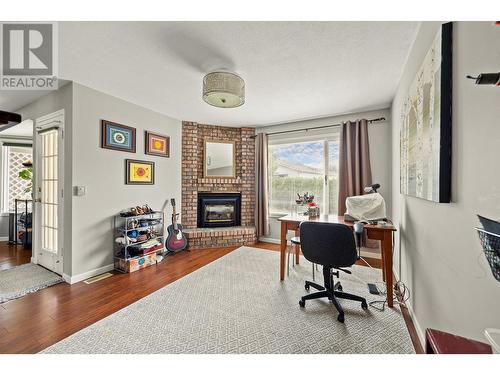 1255 Raymer Avenue Unit# 486, Kelowna, BC - Indoor With Fireplace