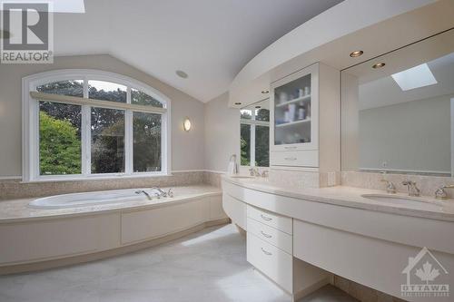 1853 Rideau Garden Drive, Ottawa, ON - Indoor Photo Showing Bathroom