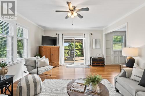 2359 Baseline Road W, Clarington (Bowmanville), ON - Indoor Photo Showing Living Room