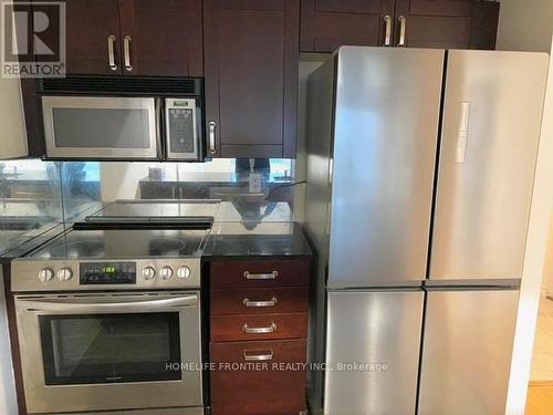 1811 - 38 Elm Street, Toronto (Bay Street Corridor), ON - Indoor Photo Showing Kitchen With Upgraded Kitchen