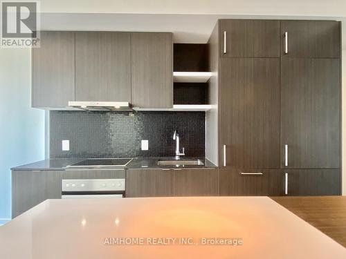 6705 - 100 Harbour Street, Toronto (Waterfront Communities), ON - Indoor Photo Showing Kitchen