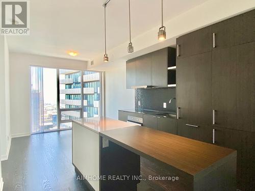 6705 - 100 Harbour Street, Toronto (Waterfront Communities), ON - Indoor Photo Showing Kitchen