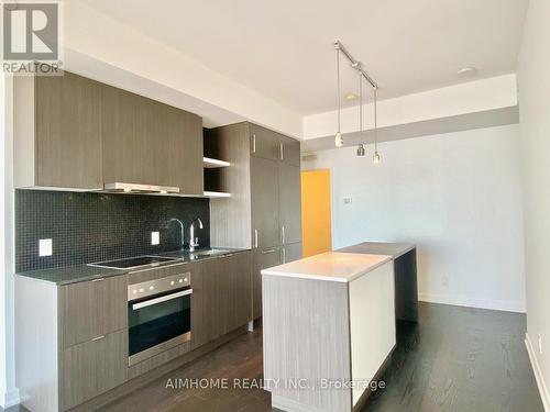 6705 - 100 Harbour Street, Toronto (Waterfront Communities), ON - Indoor Photo Showing Kitchen