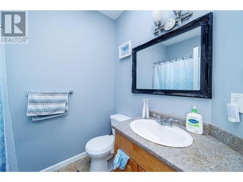 2066 Rosefield Drive, West Kelowna, BC - Indoor Photo Showing Bathroom