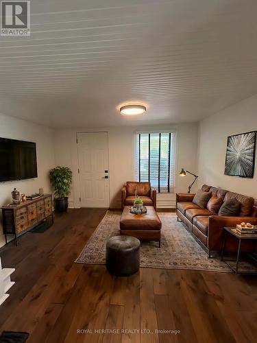 275 Albert Street, Belleville, ON - Indoor Photo Showing Living Room