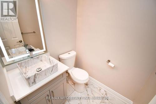 25 Meadowlark Road, Barrie, ON - Indoor Photo Showing Bathroom