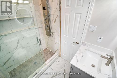 25 Meadowlark Road, Barrie, ON - Indoor Photo Showing Bathroom