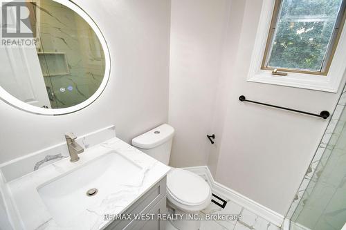 25 Meadowlark Road, Barrie, ON - Indoor Photo Showing Bathroom