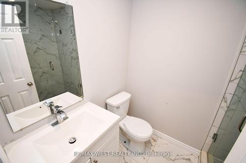 25 Meadowlark Road, Barrie, ON - Indoor Photo Showing Bathroom