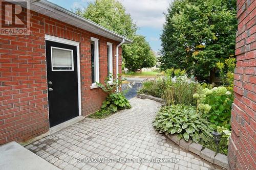 25 Meadowlark Road, Barrie (Cundles East), ON - Outdoor With Exterior