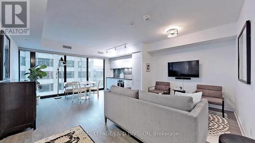 2306 - 188 Cumberland Street, Toronto, ON - Indoor Photo Showing Living Room