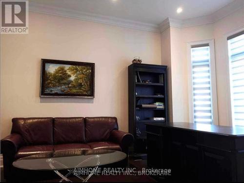 411 Woodgate Pines Drive, Vaughan, ON - Indoor Photo Showing Living Room