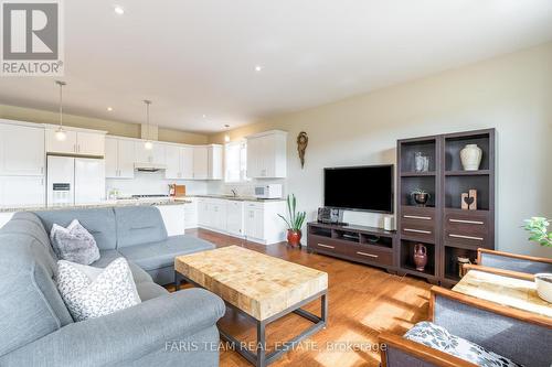 45 Betty Boulevard, Wasaga Beach, ON - Indoor Photo Showing Living Room