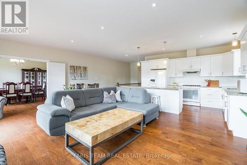 45 Betty Boulevard, Wasaga Beach, ON - Indoor Photo Showing Living Room