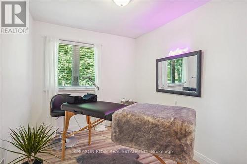 5436 Spruce Avenue, Burlington, ON - Indoor Photo Showing Bedroom