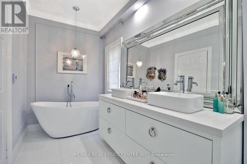 4210 Sarazen Drive, Burlington, ON - Indoor Photo Showing Bathroom