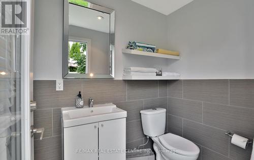 4210 Sarazen Drive, Burlington, ON - Indoor Photo Showing Bathroom