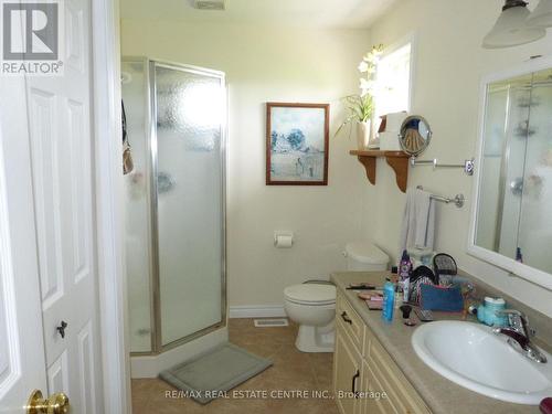 3 - 3530 Concession Road, Essex, ON - Indoor Photo Showing Bathroom