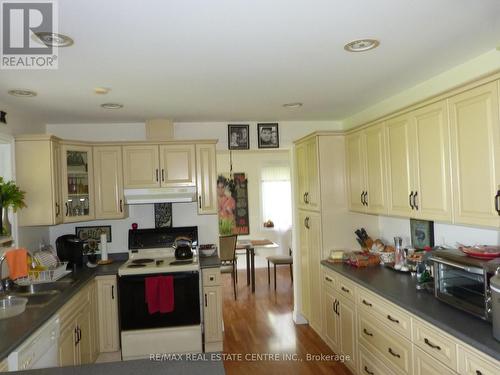 3 - 3530 Concession Road, Essex, ON - Indoor Photo Showing Kitchen