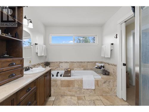 1806 Olympus Way, West Kelowna, BC - Indoor Photo Showing Bathroom