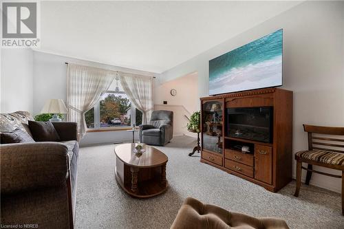 402 Mageau Street, West Nipissing (Sturgeon Falls), ON - Indoor Photo Showing Living Room